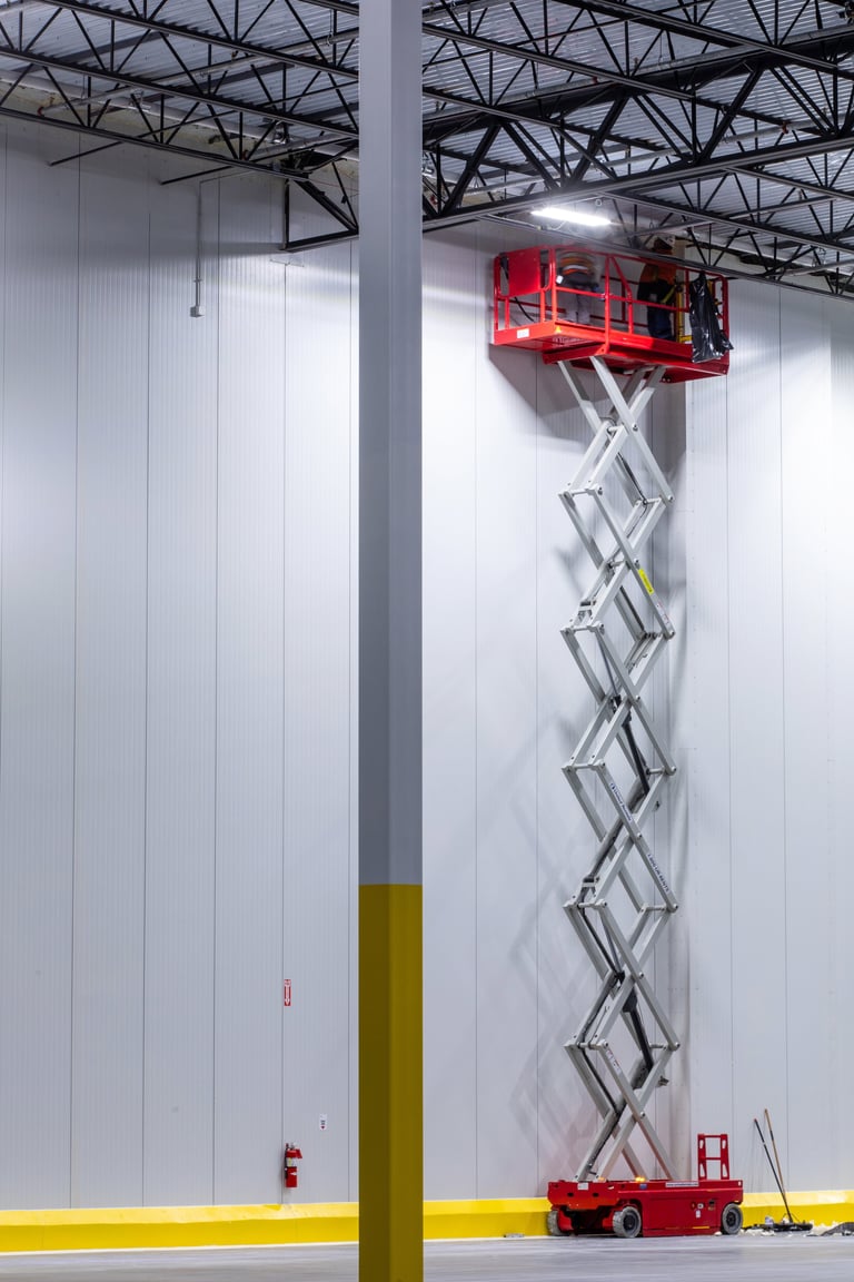 Arbeitsbühne für Wartungs- und Montagearbeiten in der Höhe
